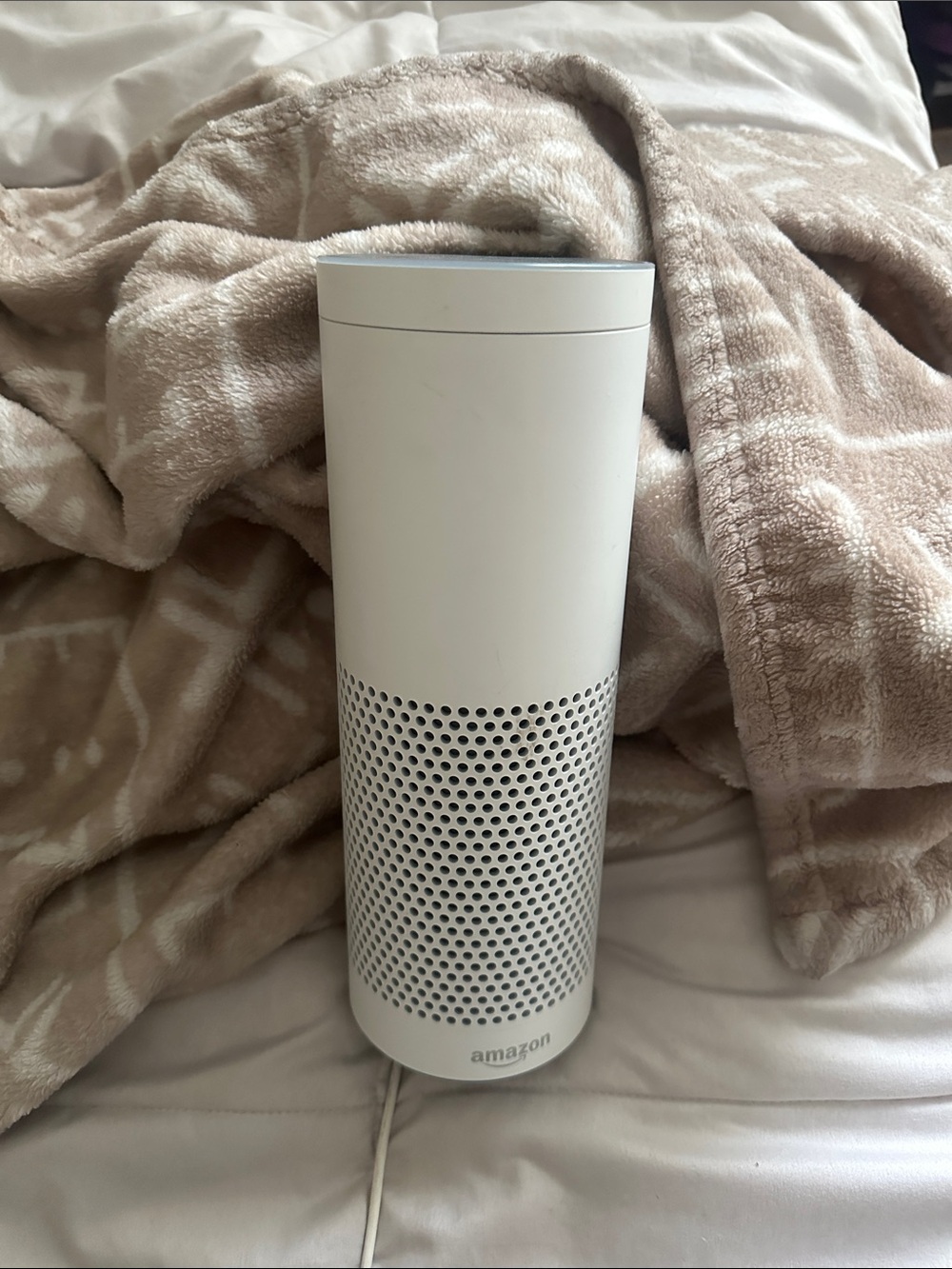 Amazon White Voice-Controlled Smart Speaker